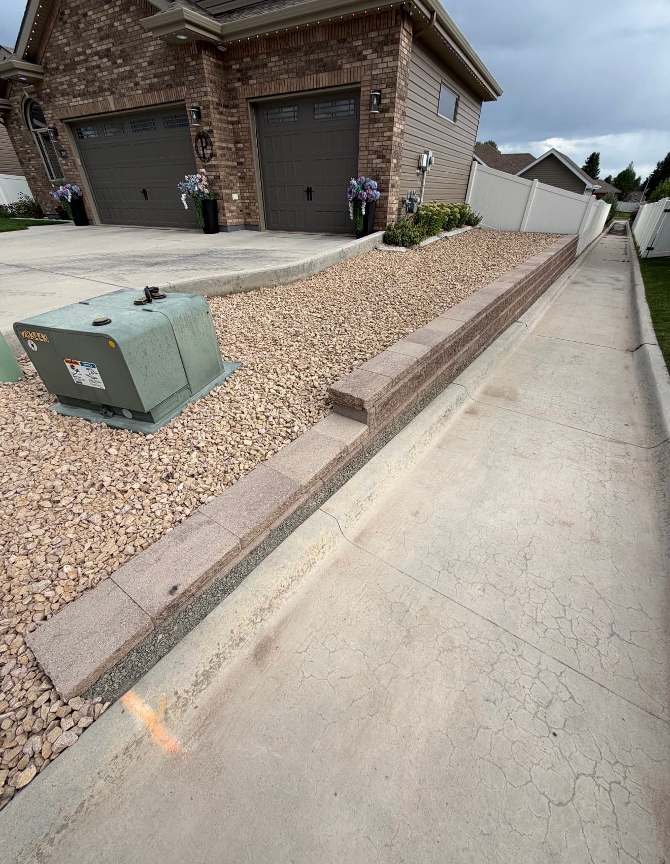 Cheyenne landscaping: finished retaining wall and gravel xeriscape near driveway